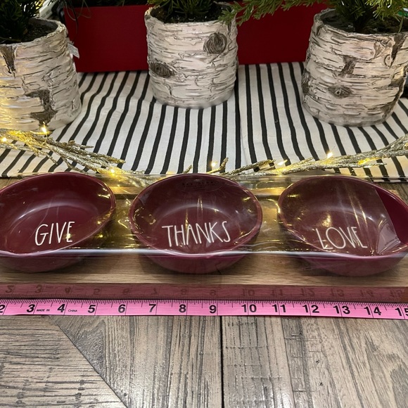 New in Box - Rae Dunn “GIVE, THANKS, LOVE” 4pc Tasting Bowl Set w/Wooden Tray - Picture 7 of 9